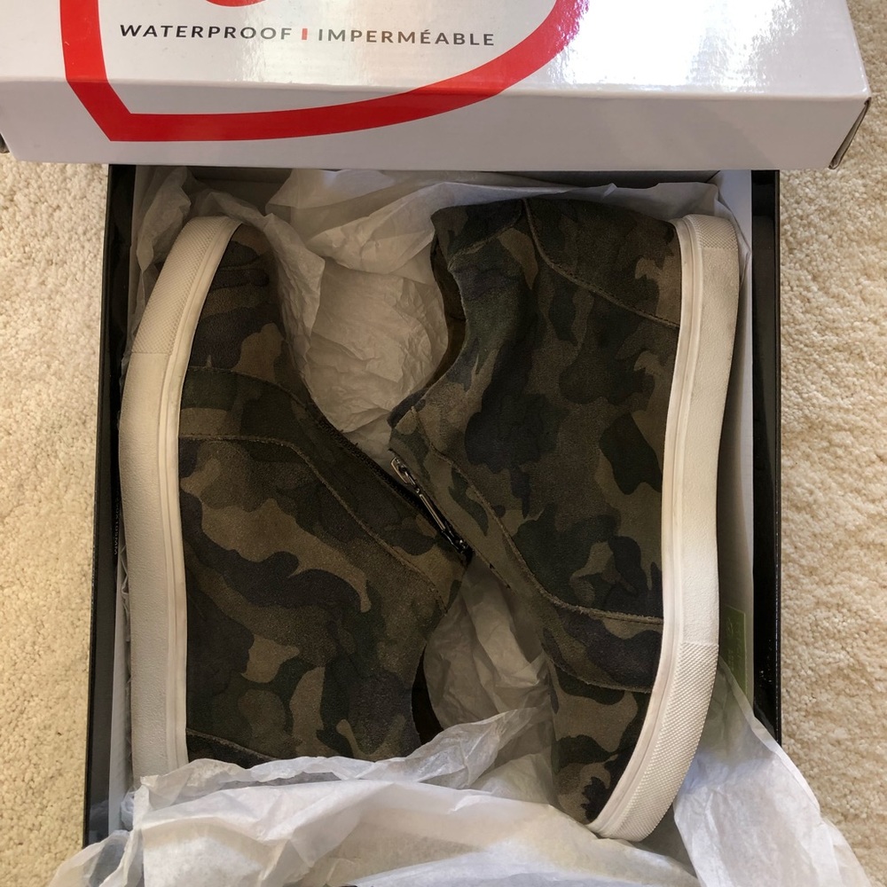 Blondo “Glenda” camouflage suede wedge sneakers, size 7.5.